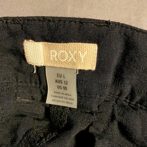 Roxy Shorts - Picture 2 of 3